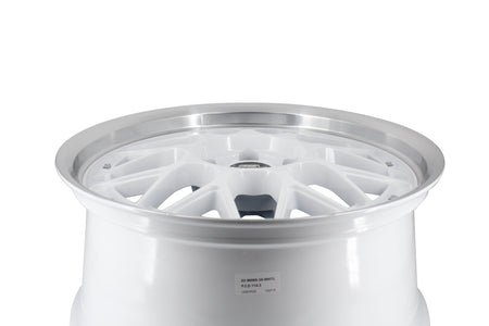 MT03 19x8.5 +35 White w/ Machined Lip