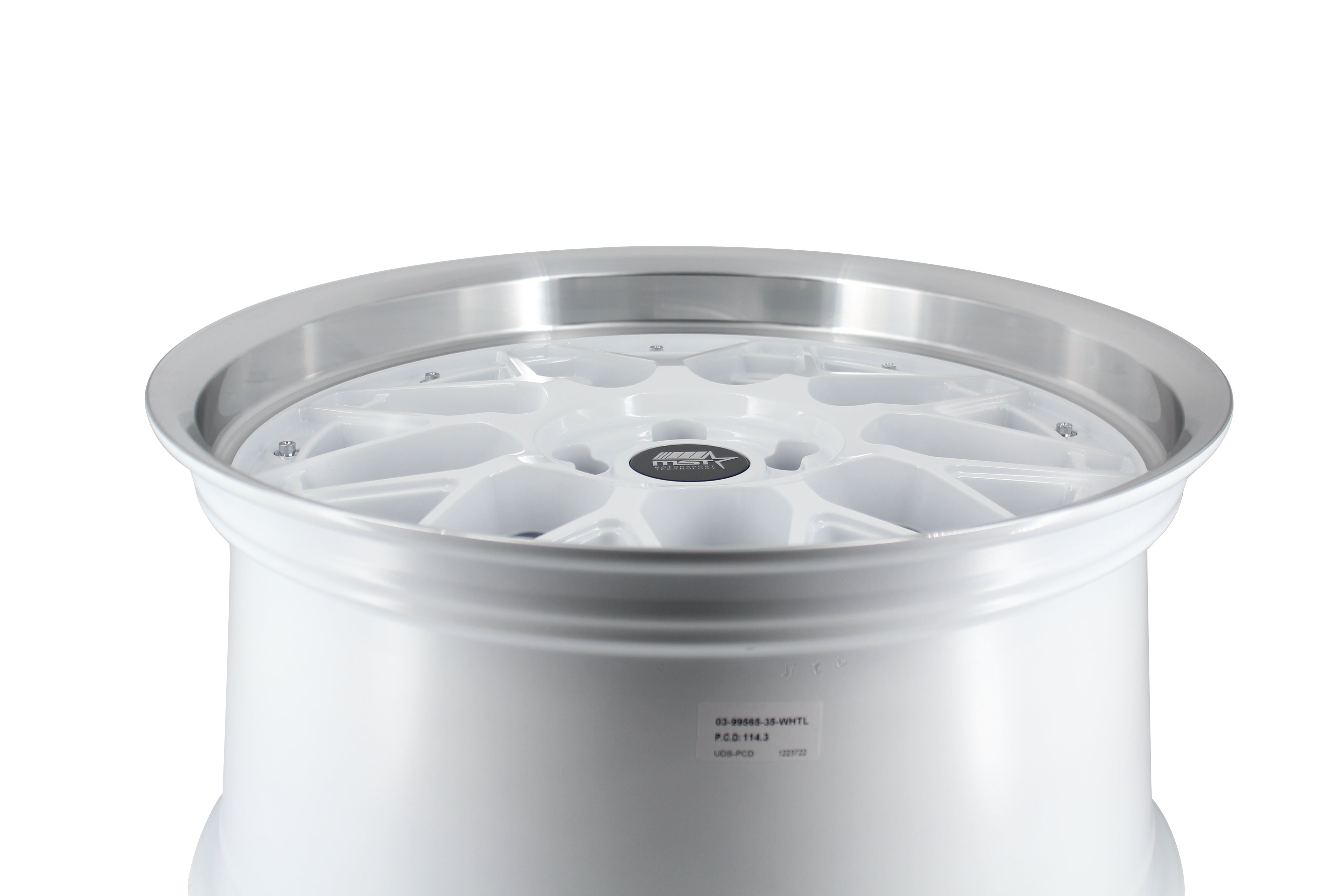 MT03 19x9.5 +35 White w/ Machined Lip