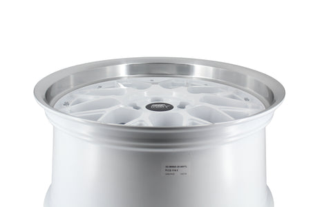 MT03 19x9.5 +35 White w/ Machined Lip
