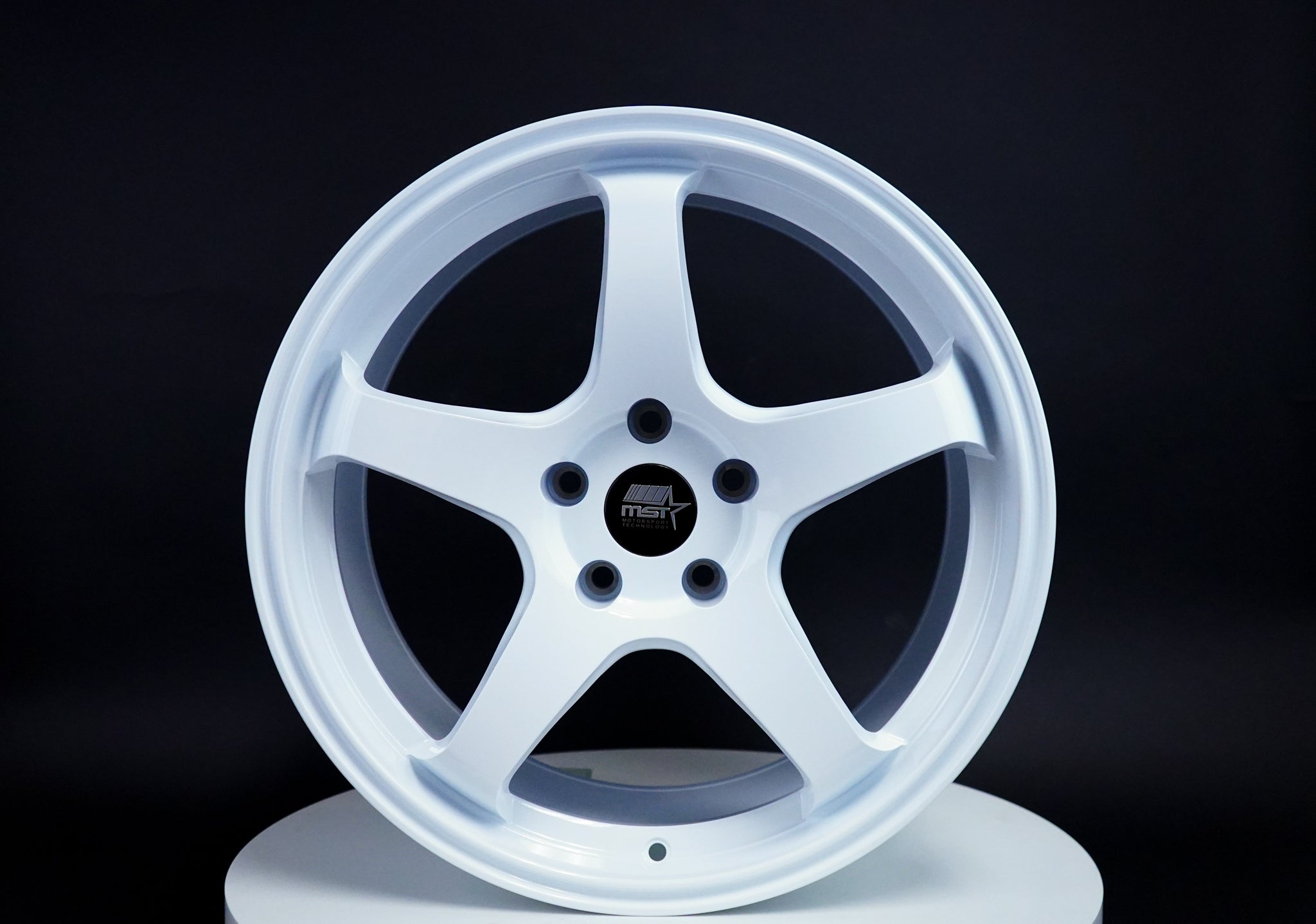 CR Alabaster White 18X9.5 5X114.3 Offset +38 | MST Wheels – MSTWheels
