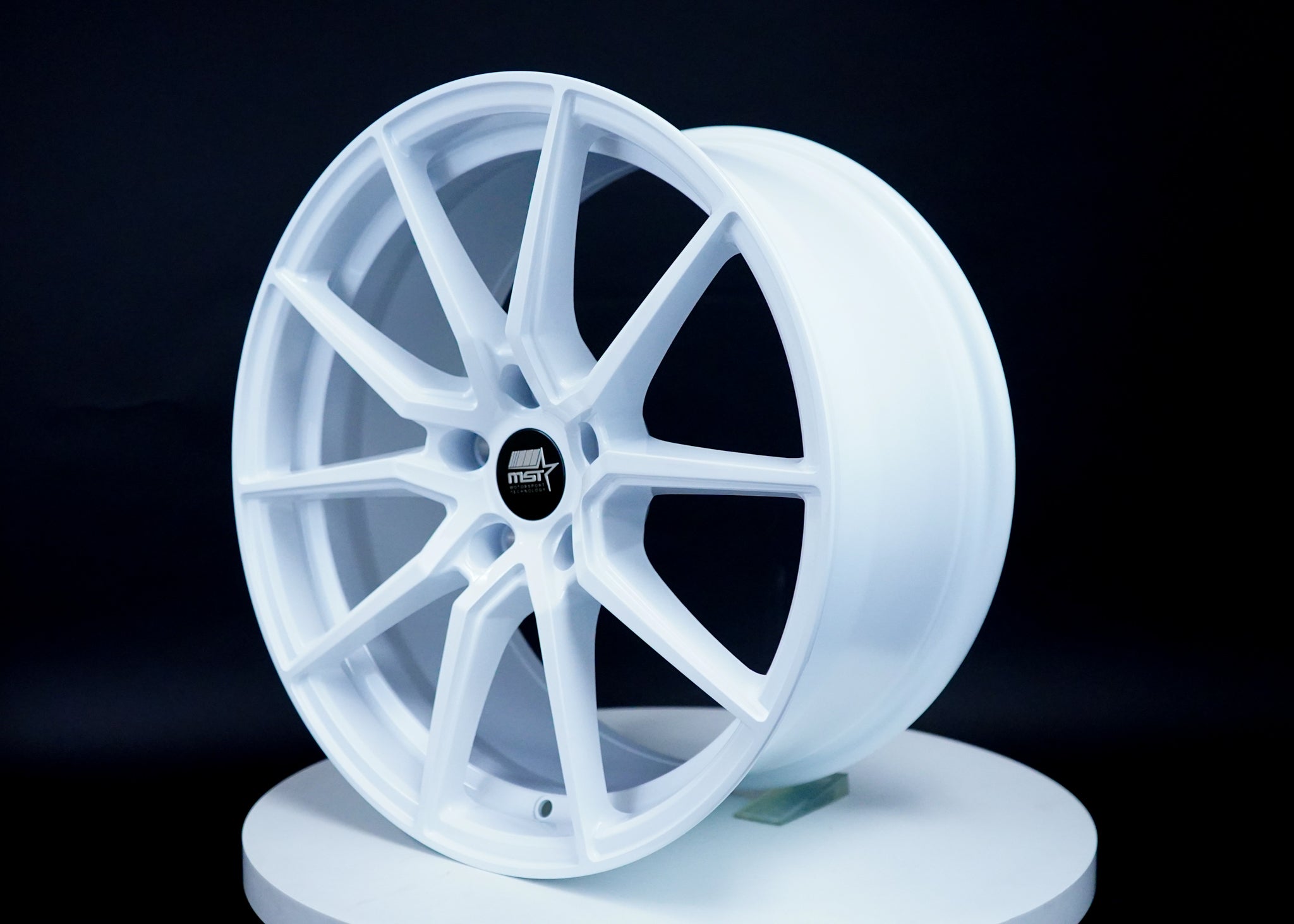 Delta Alabaster White 18x8.5 5x114.3 Offset +35 | MST Wheels