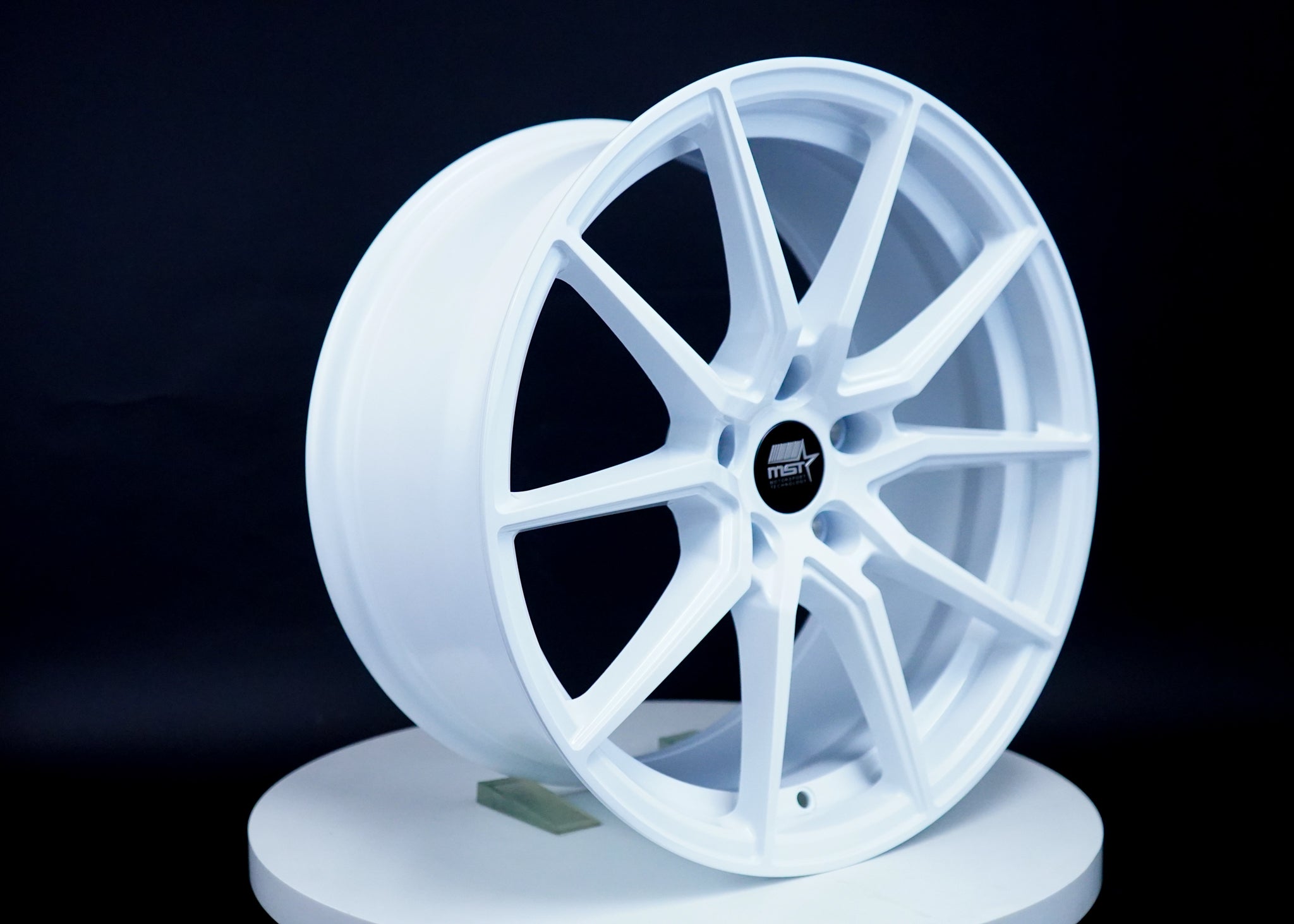 Delta Alabaster White 18x8.5 5x114.3 Offset +35 | MST Wheels