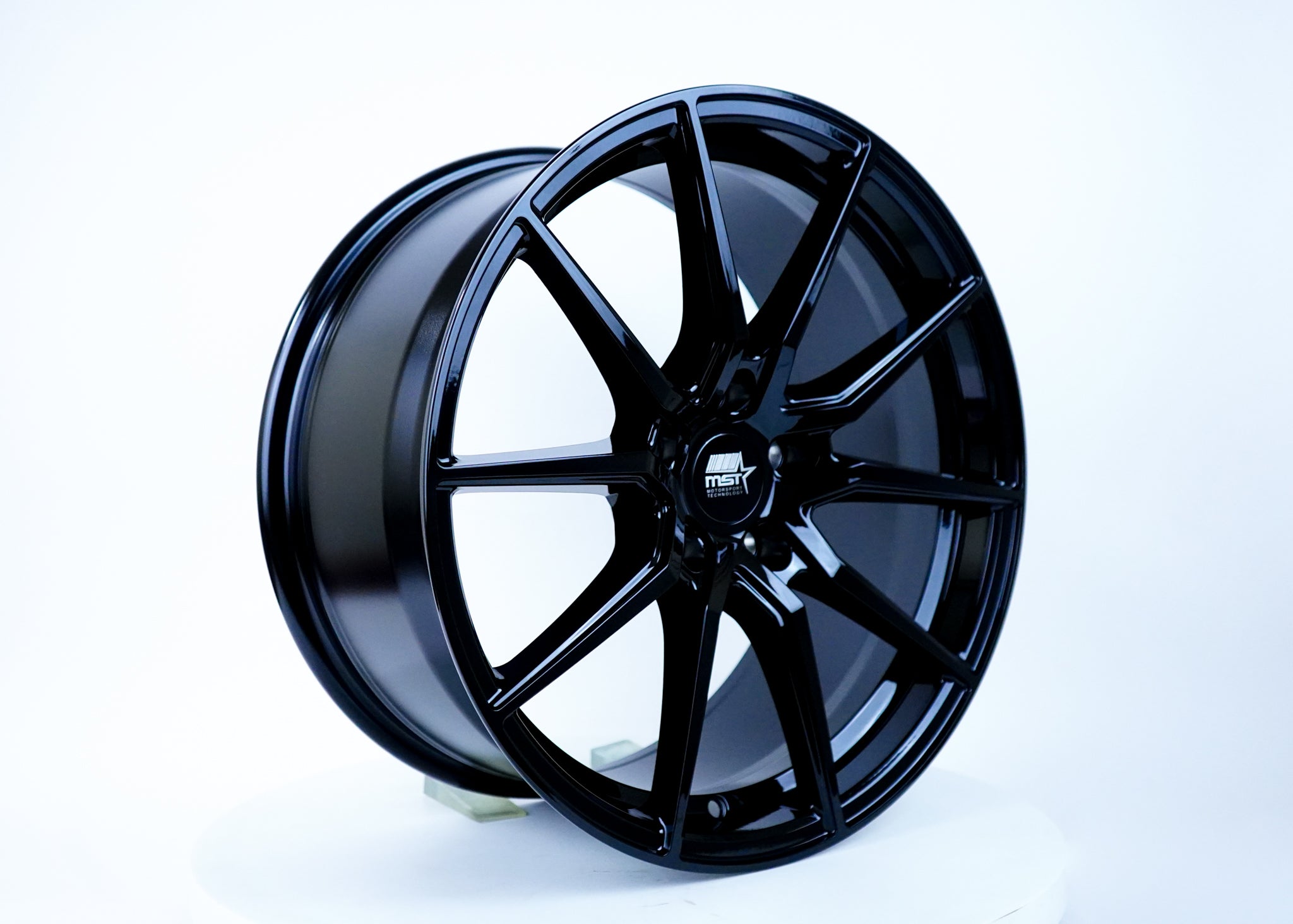 Delta Glossy Black 18x8.5 5x114.3 Offset +35 | MST Wheels – MSTWheels