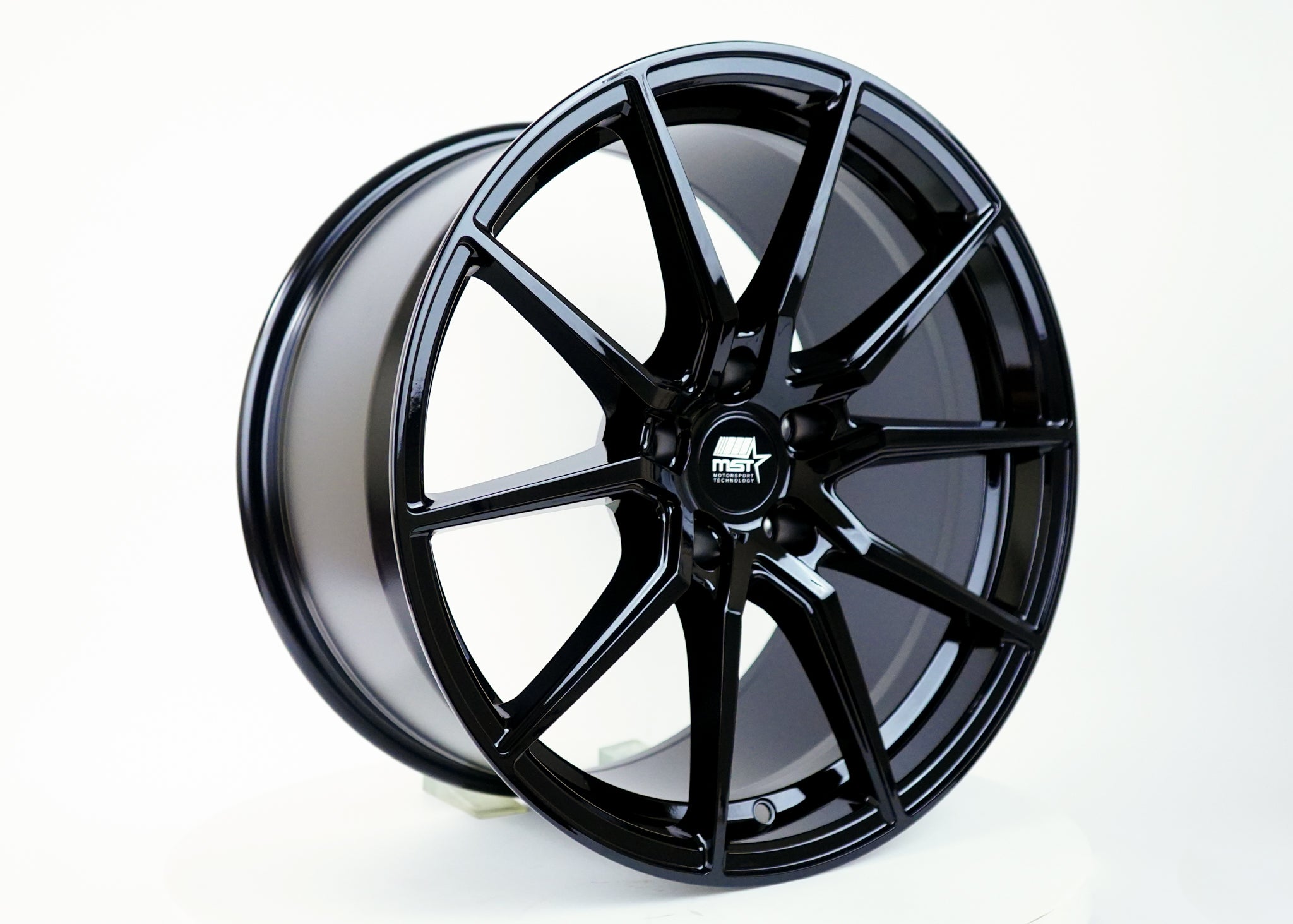 Delta Glossy Black 18x9.5 5x114.3 Offset +38 | MST Wheels – MSTWheels