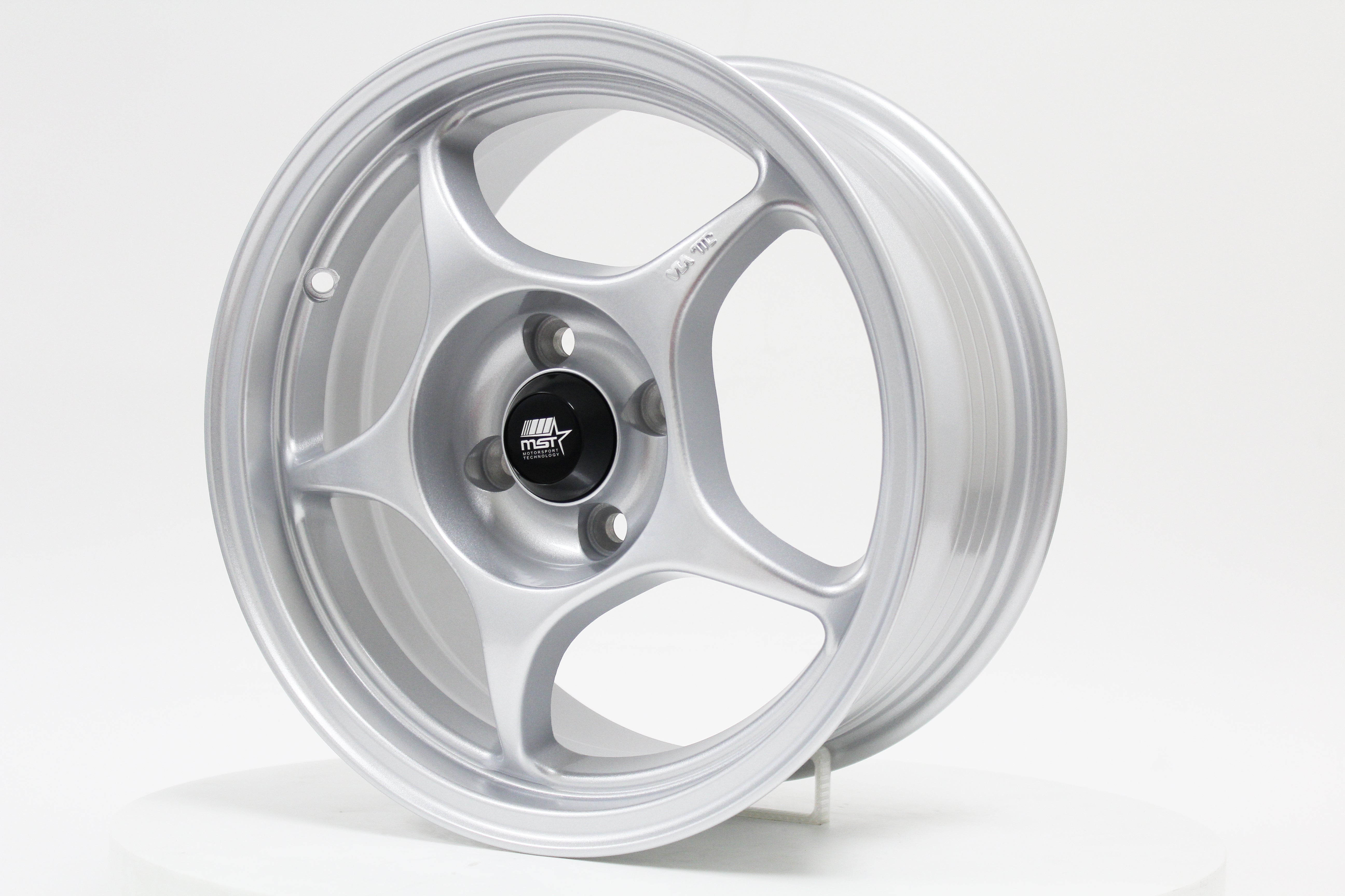 MT46 - Glossy Silver - 15x7.0 4x100 Offset +35