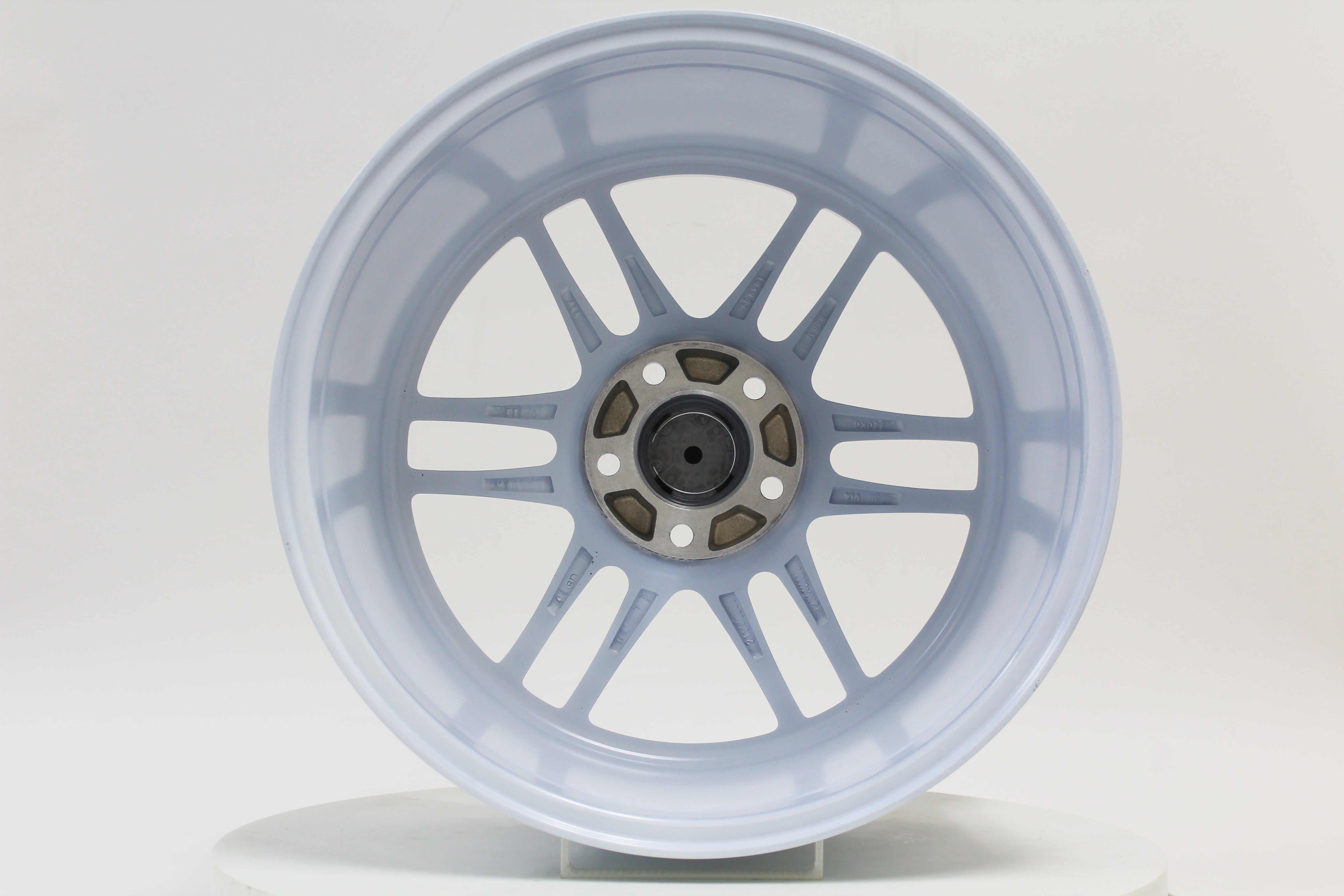 Suzuka - Alpine White - 18X9.5 5x114.3 Offset +25